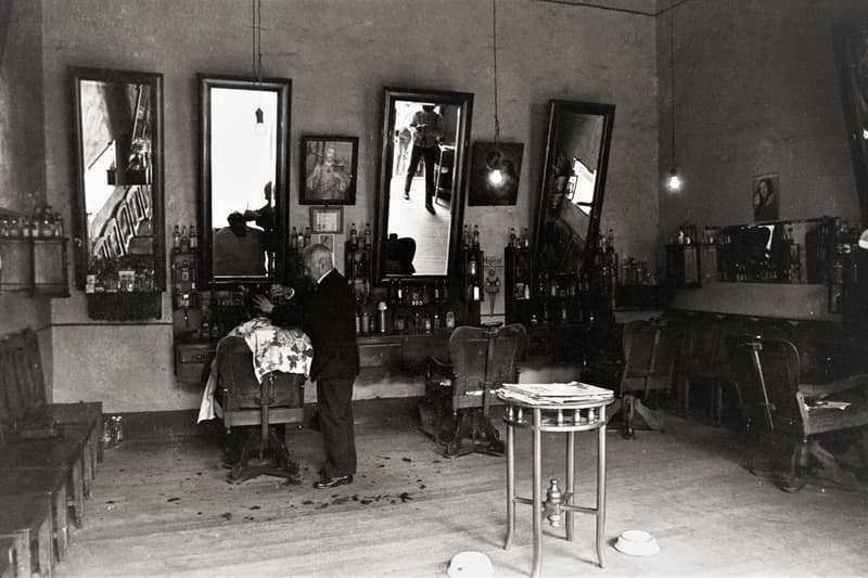 El oficio entre espejos, fotografía de Chalo Rojas