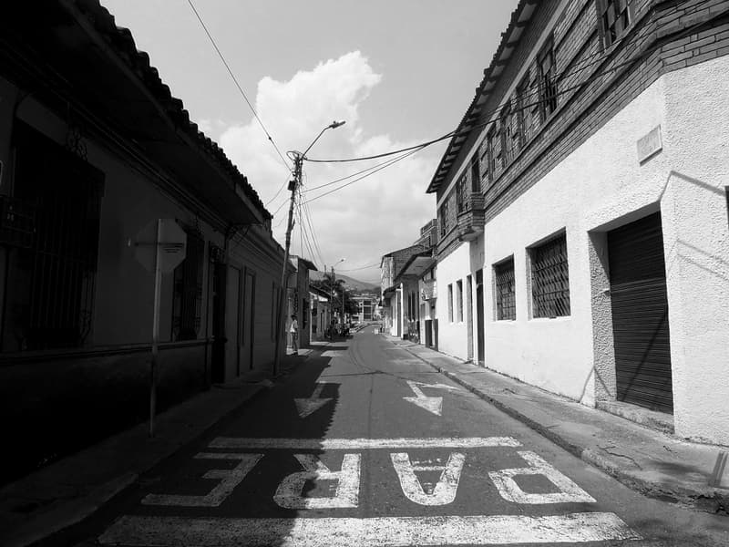 La palabra en el asfalto, fotografía de Chalo Rojas